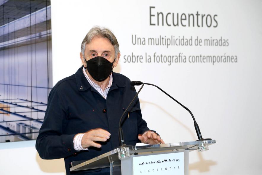 Inauguración Exposición "Encuentros" -  Primer plano de Jaime Sordo, comisario de la exposición.