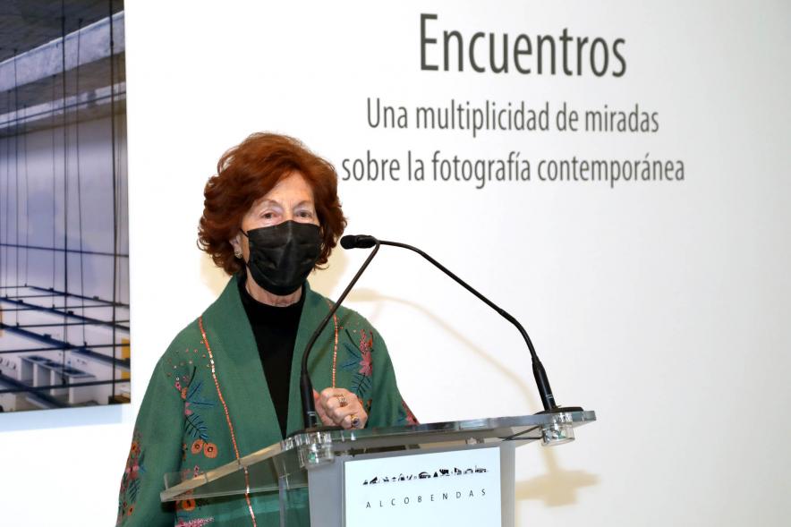Inauguración Exposición "Encuentros" - Primer plano de una autora. 
