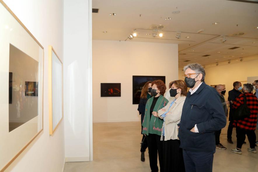    Inauguración Exposición "Encuentros" -  Imagen del comisario y las autoridades municipales.