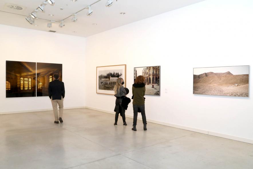  Inauguración Exposición "Encuentros" - Imagen de los asistentes a la exposición.