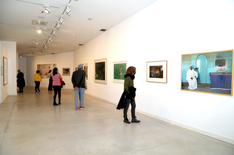  Inauguración Exposición "Encuentros" - Imagen de los asistentes a la exposición.
