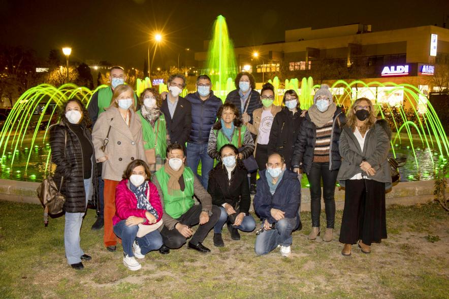 Delegación municipal ante la fuente
