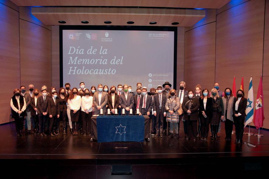 Acto Día de la Memoria del Holocausto 2022 -  Posado de todos los asistentes al homenaje.