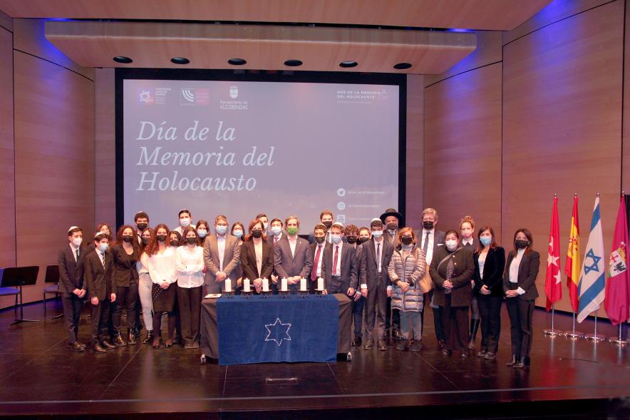 Acto Día de la Memoria del Holocausto 2022 -  Posado de todos los asistentes al homenaje.