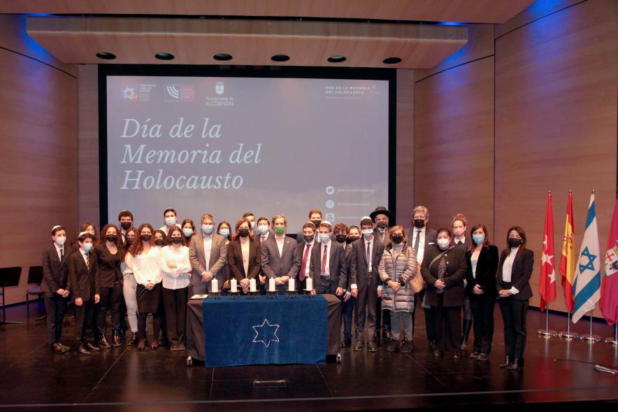 Acto Día de la Memoria del Holocausto 2022 -  Posado de todos los asistentes al homenaje.