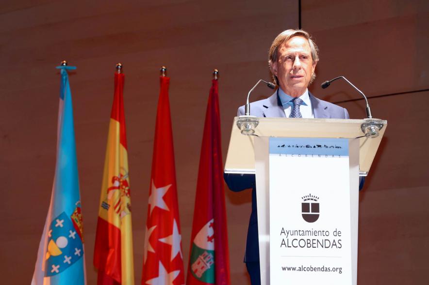 Homenaje a Ovidio Cadenas en el Centro de Arte - Discurso del ex-alcalde García de Vinuesa.