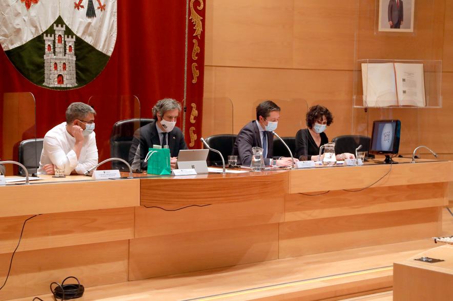 Sorteo 14 Viviendas Calle Navarra - Imagen de la mesa de autoridades que preside el sorteo, donde destacamos al alcalde Aitor Retolaza.