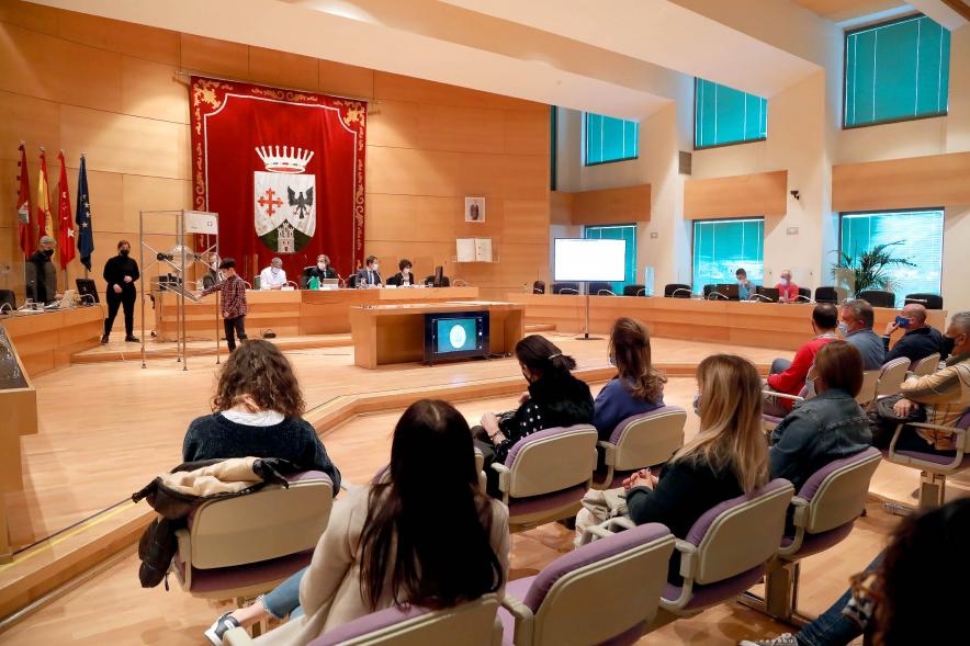 Sorteo 14 Viviendas Calle Navarra -  Imagen panorámica del Salón de Plenos del consistorio, donde tiene lugar el sorteo de las viviendas. 