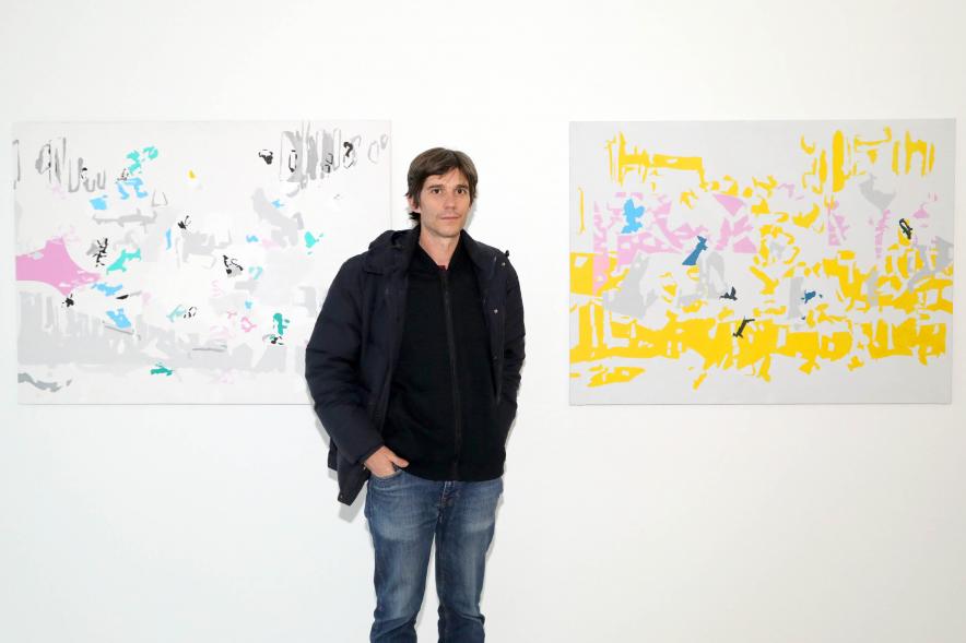 Inauguración Exposición Víctor Barrio "Paisajes Borrados" - Primer plano de Víctor Barrios, el autor.