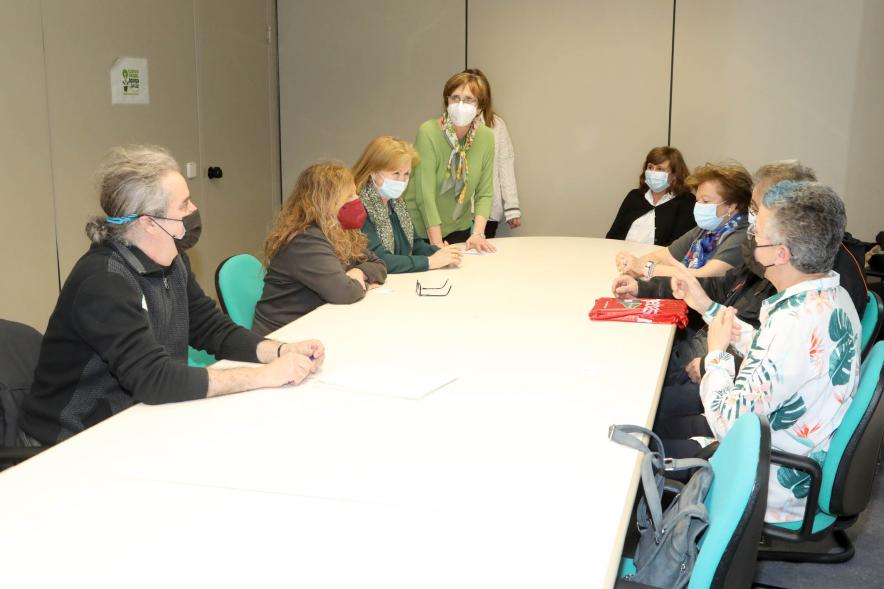    Bienvenida a la Nueva Directiva de Adilas - Imagen de la nueva directiva de ADILAS - Asociación de Personas con Discapacidad Intelectual Límite de Alcobendas y San Sebastián de los Reyes siendo recibida en el ayuntamiento de Alcobendas.