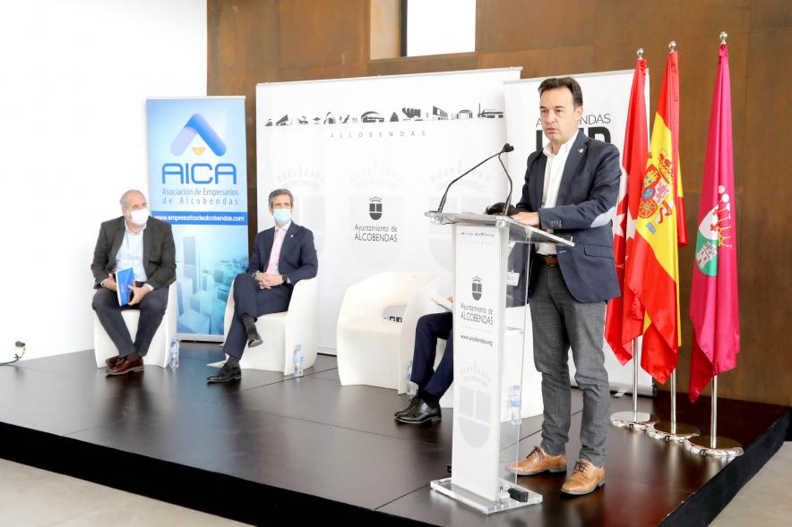 Bienvenida a Nuevas Empresas a Alcobendas - Imagen de un momento del discurso de Roberto Fraile, concejal de Desarrollo Económico, Innovación, Movilidad y Transformación Digital.