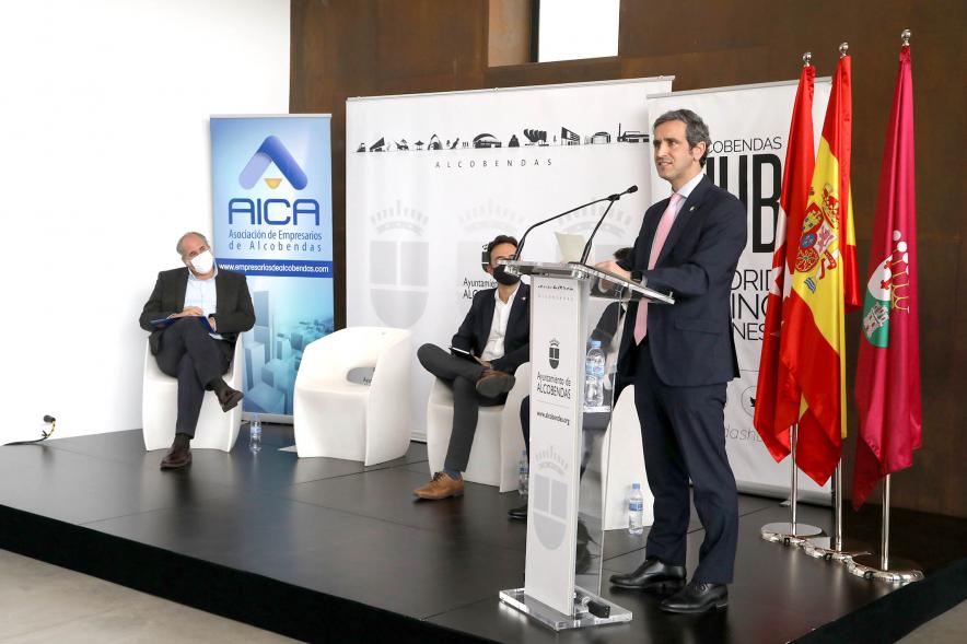  Bienvenida a Nuevas Empresas a Alcobendas - Imagen del alcalde Aitor Retolaza, en un momento de su intervención.
