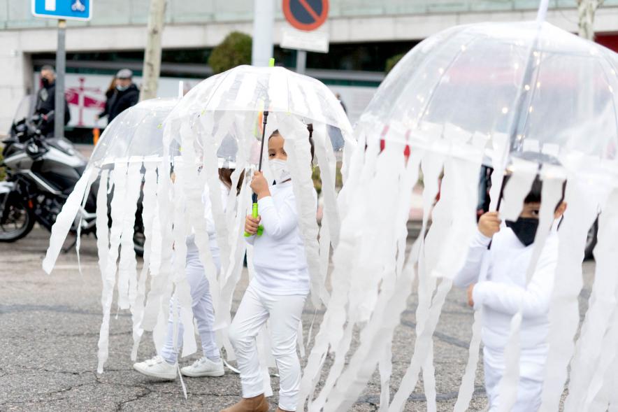Desfile de Carnaval 2022 - Primer plano de un grupo de participantes disfrazados.