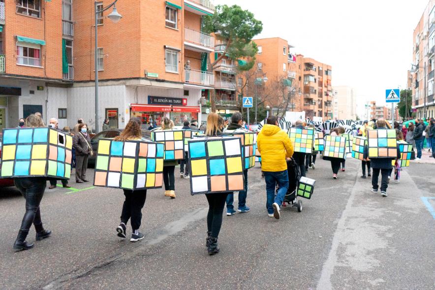 Desfile de Carnaval 2022 - Primer plano de un grupo de participantes disfrazados.