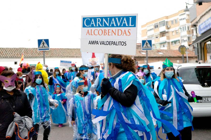 Desfile de Carnaval 2022 - Primer plano de un grupo de participantes disfrazados.