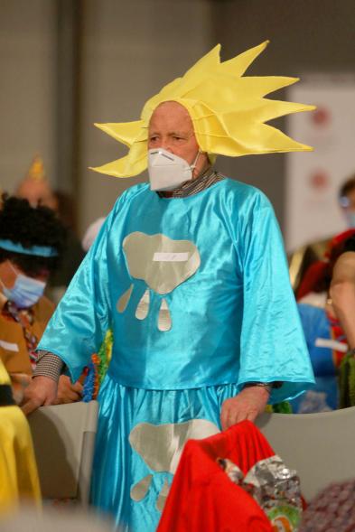 Carnaval de Mayores 2022 - Primer plano de un señor disfrazado.