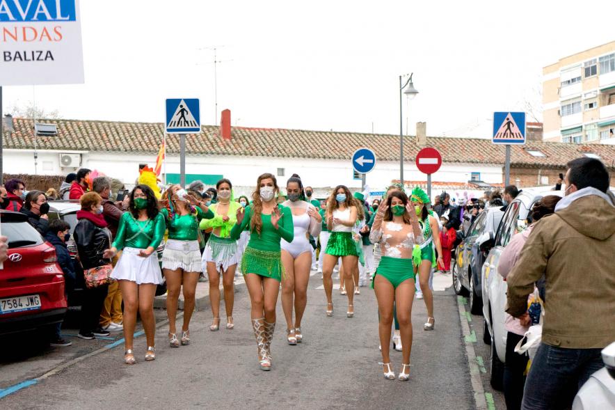 Desfile de Carnaval 2022 - Primer plano de un grupo de participantes disfrazados.