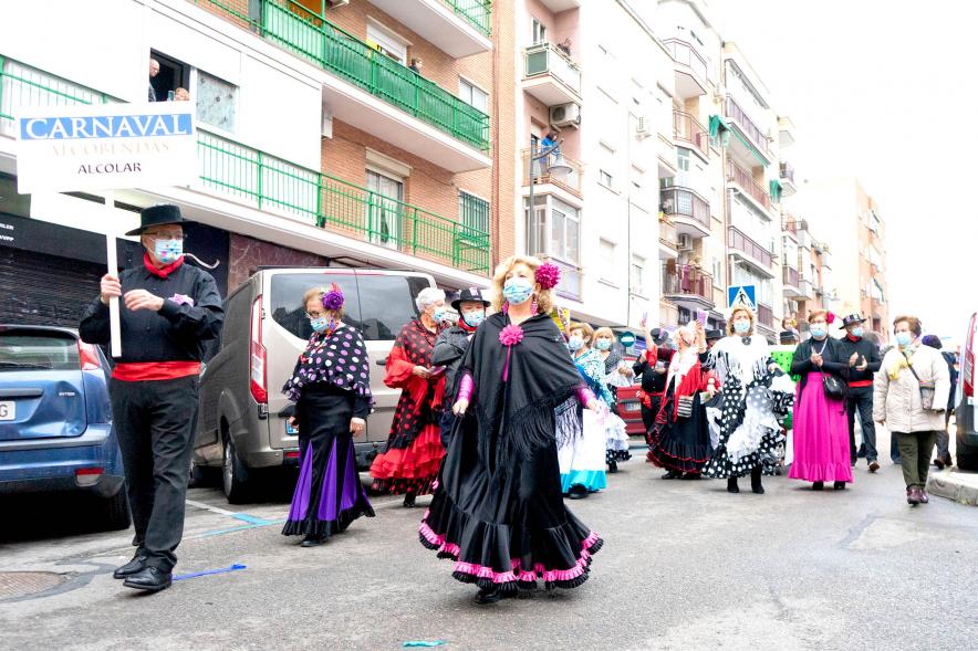 Desfile de Carnaval 2022 - La asociación ALCOLAR  desfilando.