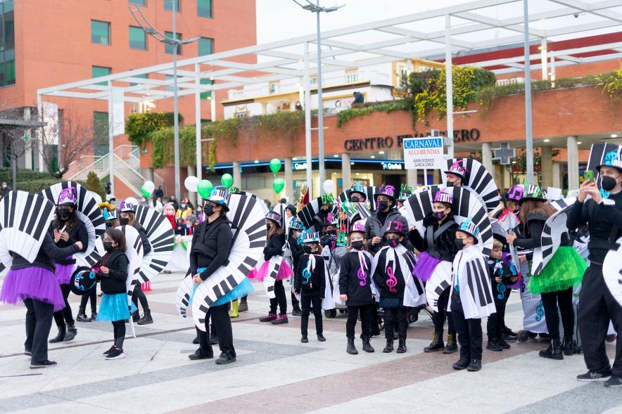 Desfile de Carnaval 2022 - Primer plano de un grupo de participantes disfrazados de mariposas.  