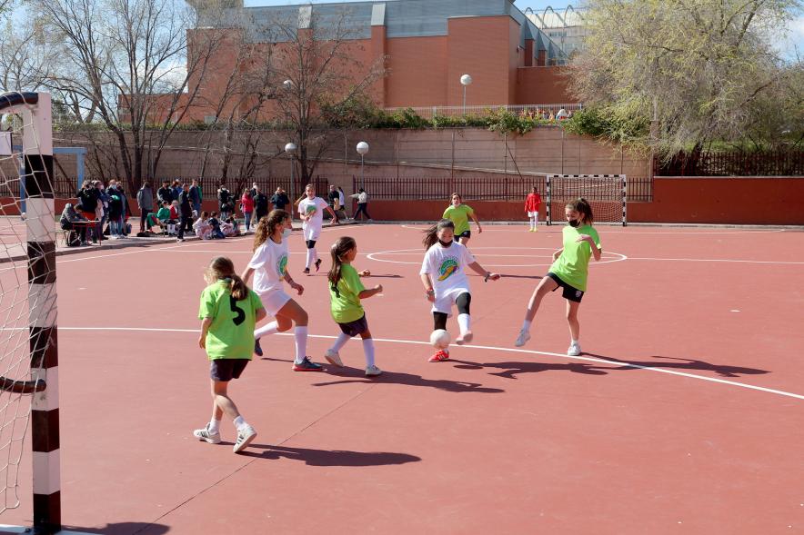 Actos Día de la Mujer en la Esfera - Imagen del juego de  un equipo femen9ino.