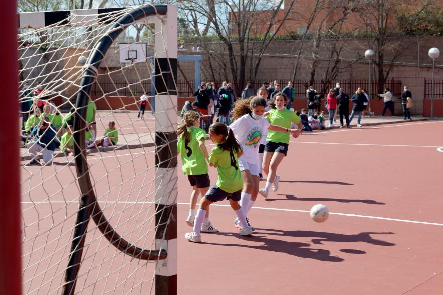 Actos Día de la Mujer en la Esfera - Imagen de un partido de futbol femenino juvenil.