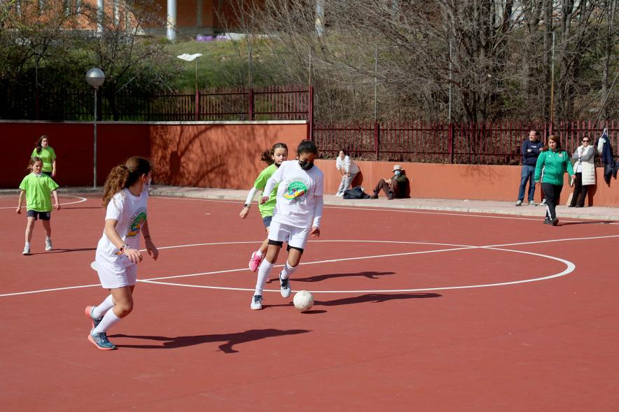 Actos Día de la Mujer en la Esfera - Imagen del  partido de futbol femenino juvenil.