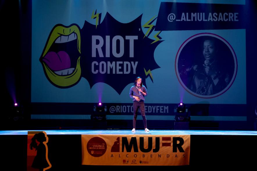 Actos Día de la Mujer en la Esfera - Actuación  de Almu Lasacre. Monologuista.