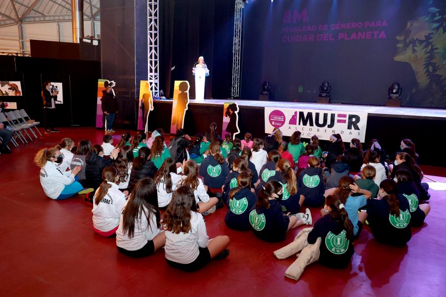 Actos Día de la Mujer en la Esfera - Discurso de Ofelia Culebradas a las alumnas del Colegio Las Irlandesas.