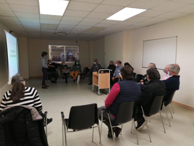 Foro Distrito Centro Medio Ambiente Urbano - Imagen de la reunión de los vecinos con las autoridades municipales correspondientes.