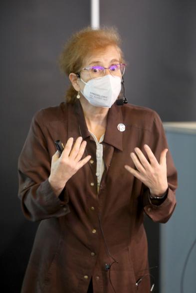  Miércoles en Abierto - Charla de Margarita del Val - Imagen primer plano de Margarita del Val en un momento de su intervención. 
