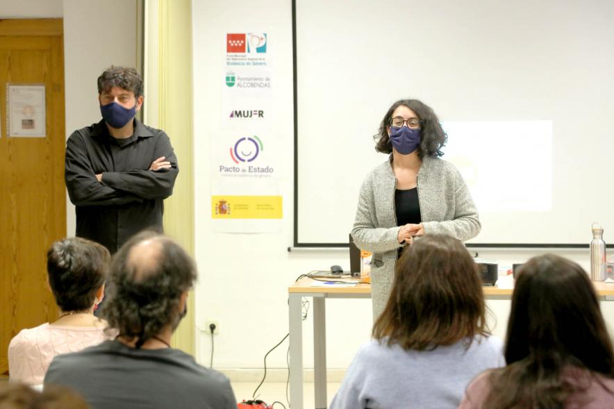 Mesa Técnica del Pacto Social contra la Violencia de Género -  Plano de los ponentes y parte de los asistentes.