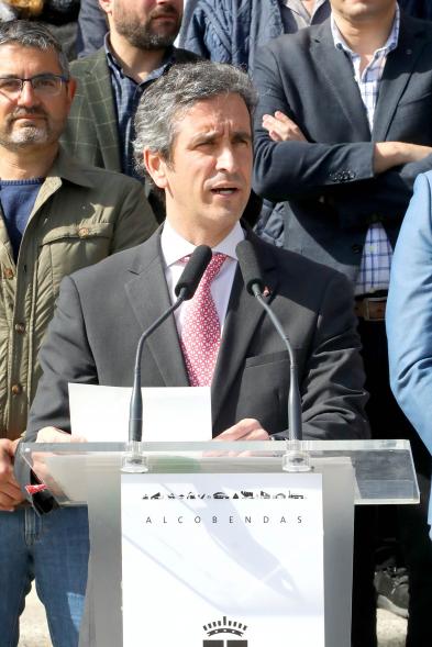  Minuto de Silencio Contra la Guerra de Ucrania - Imagen del alcalde Aitor Retolaza en un momento de su intervención.