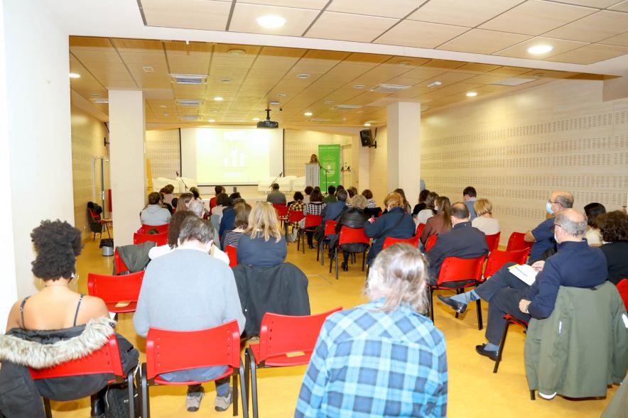 Detalle, plano general de los participantes a la Presentación del Programa de Voluntarios