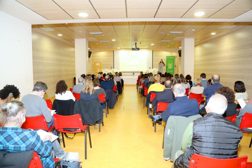 Detalle, plano general de los participantes a la Presentación del Programa de Voluntarios
