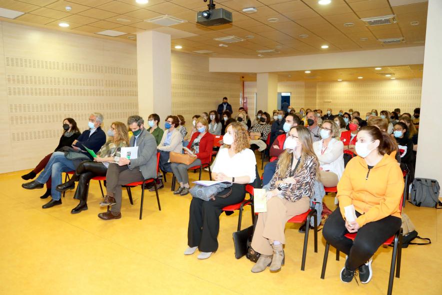 Detalle, plano general de los participantes a la Presentación del Programa de Voluntarios