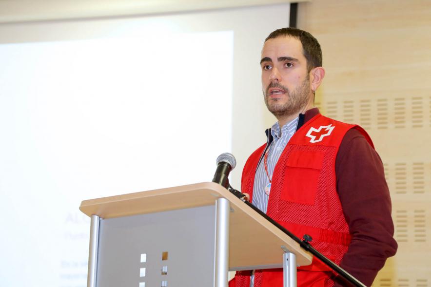 detalle, plano medio cuerpo, participante a la Presentación del Programa de Voluntariado 