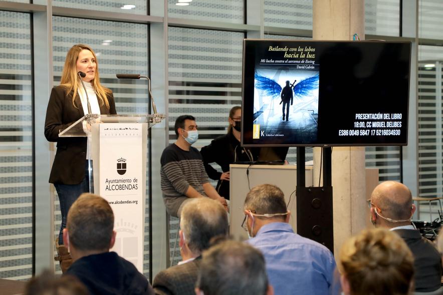 Presentación del Libro de David Galván "Bailando con Lobos hacia la Luz" -  Imagen de la presentación del libro.