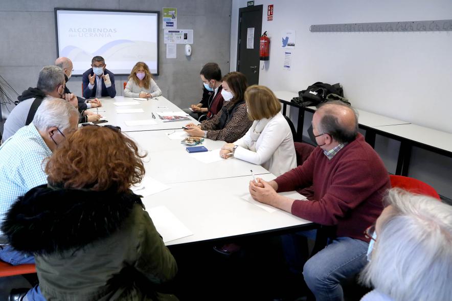 Reunión Comité de Emergencia por Ucrania - Imagen de la reunión  presidida por el vicealcalde Rafael Sánchez Acera en el Espacio Miguel Delibes con los diferentes actores sociales de la ciudad.