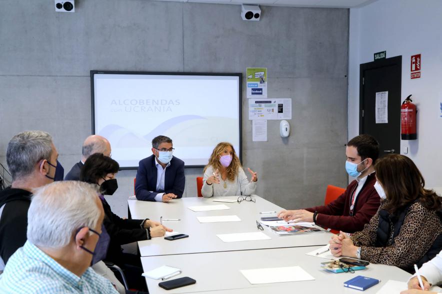 Reunión Comité de Emergencia por Ucrania - Imagen de la reunión  presidida por el vicealcalde Rafael Sánchez Acera en el Espacio Miguel Delibes con los diferentes actores sociales de la ciudad.