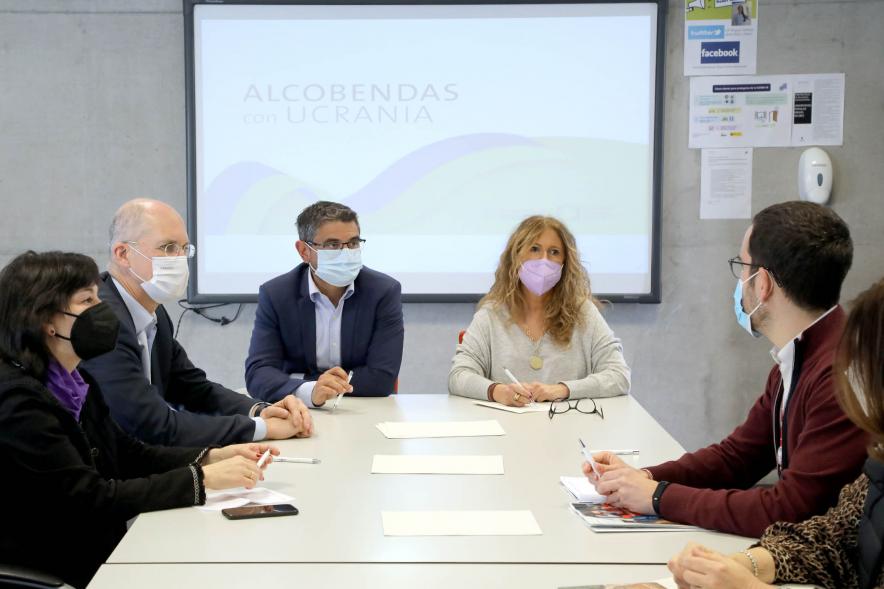  Reunión Comité de Emergencia por Ucrania - Imagen de la reunión  presidida por el vicealcalde Rafael Sánchez Acera en el Espacio Miguel Delibes con los diferentes actores sociales de la ciudad.
