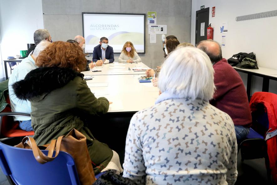  Reunión Comité de Emergencia por Ucrania - Imagen de la reunión  presidida por el vicealcalde Rafael Sánchez Acera en el Espacio Miguel Delibes con los diferentes actores sociales de la ciudad.