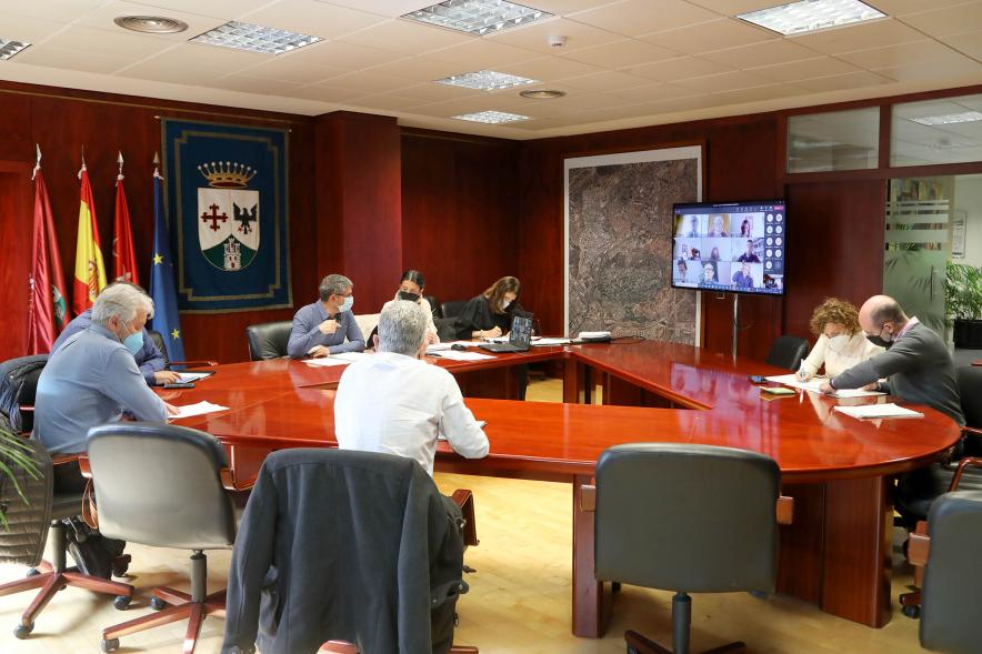 Asamblea Mancomunidad de Residuos - Imagen de la Asamblea Mancomunidad de Residuos presidida por el vicealcalde Rafael Sánchez Acera.