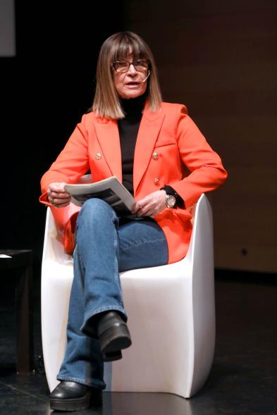   Coloquio y Visita Guiada a la Exposición "Cinco Miradas"  - Imagen de Marisa Flórez participante en el debate que además se encargará de moderar el mismo.