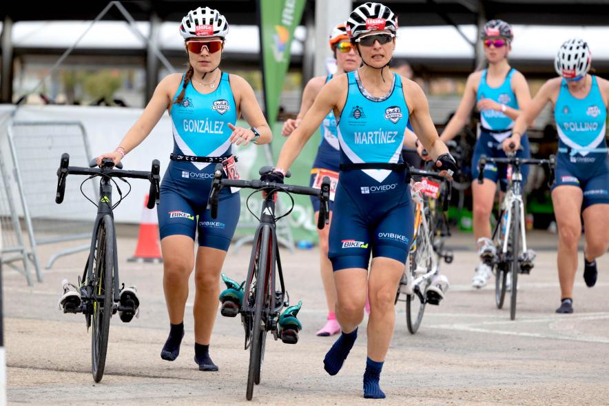  Campeonato de España de Duatlón - Imagen de un momento de la prueba de bicicleta femenina.