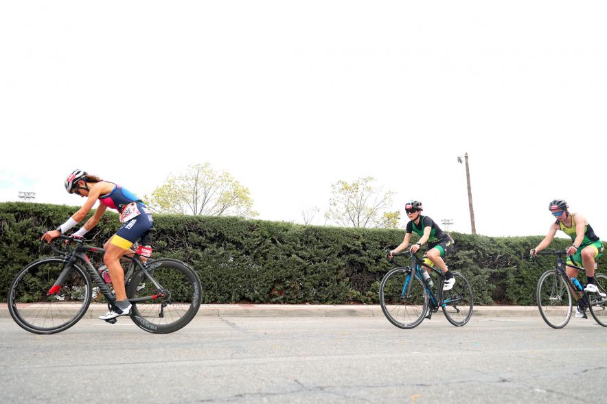 Campeonato de España de Duatlón - Imagen de un momento de la prueba de bicicleta femenina.