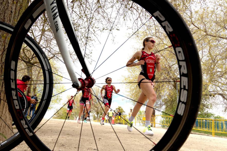 Campeonato de España de Duatlón - Imagen de un momento de la carrera a pie femenina.