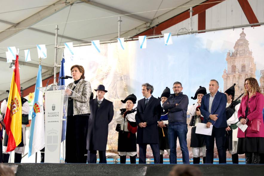 Inauguración XXV Feria del Marisco - Panorámica de las autoridades municipales en el escenario.