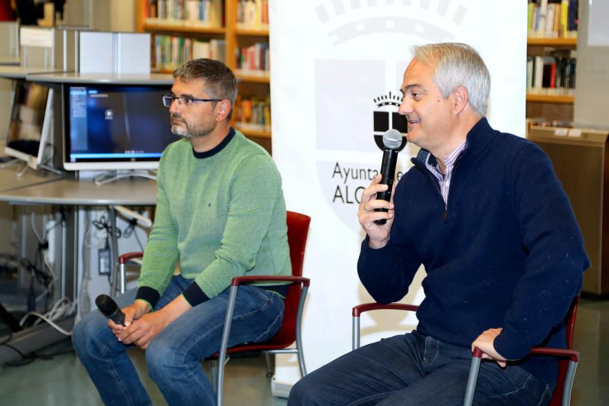  Presentación Podcasting Alcobendas - Imagen del vicealcalde Rafael Sánchez Acera junto al concejal de Participación José María Tovar encargados de la presentación del nuevo espacio web “Alcobendas Podcaster”.