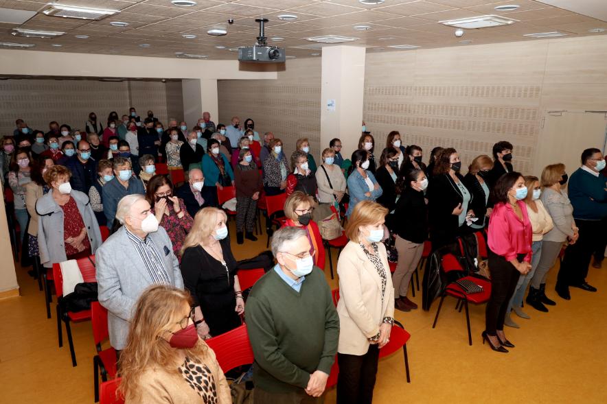  Pregón de Semana Santa de la Casa de Murcia y Mona de Pascua - Imagen panorámica de las personas que asisten al pregón.