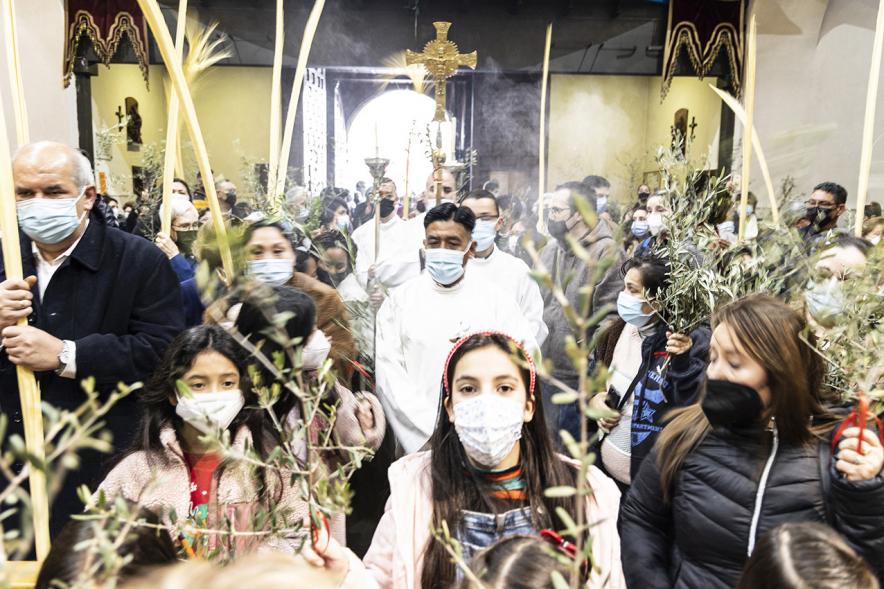 Semana Santa 2022 - Domingo de Ramos - Entrada  a la iglesia después de la procesión.